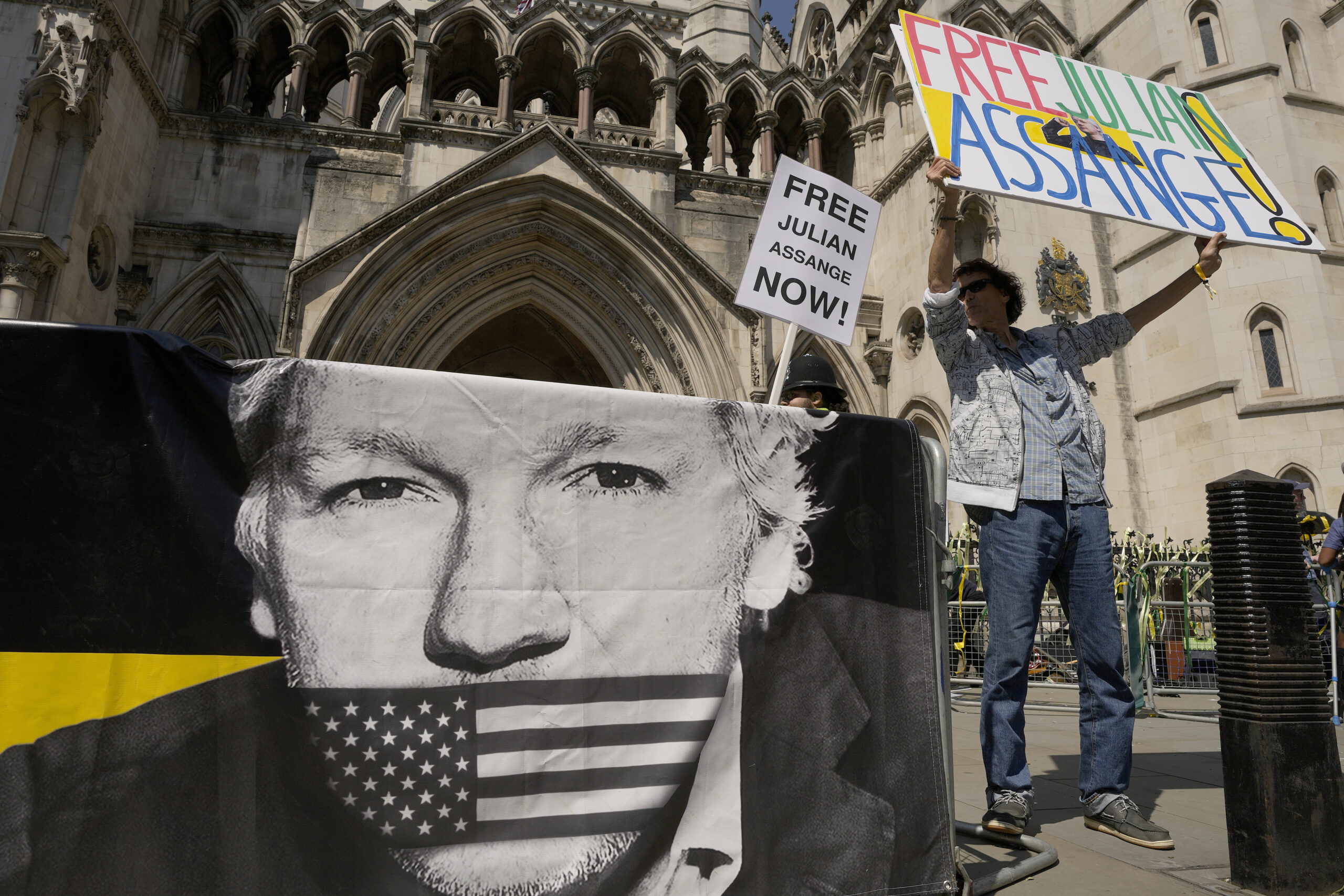 Julian Assange granted right to appeal extradition to US