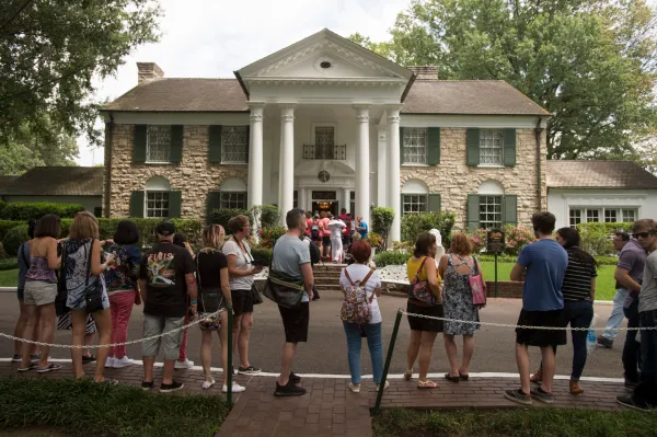 Elvis Presley’s granddaughter fighting Graceland foreclosure