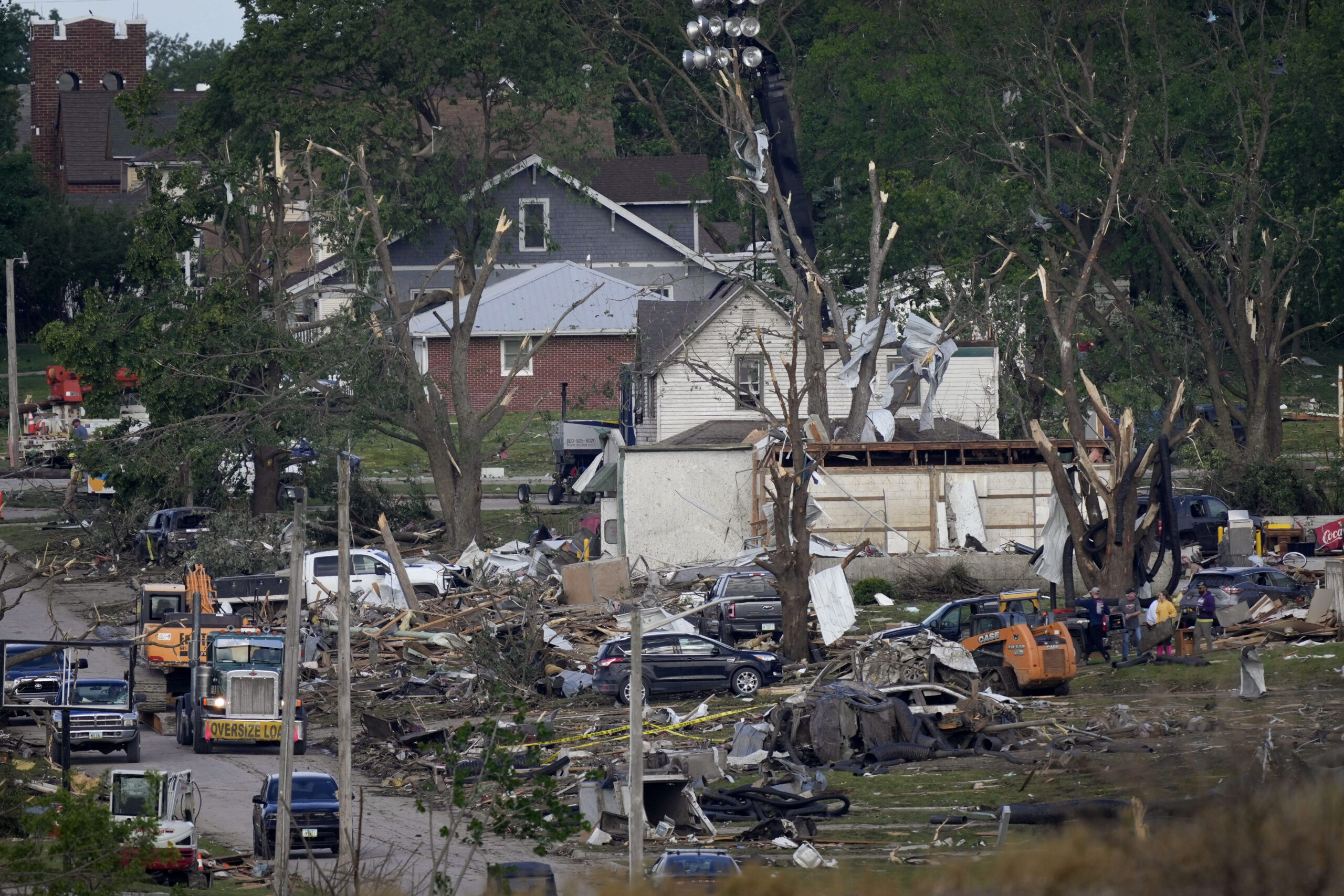Iowa governor visits town after EF-3 tornado caused ‘gut-wrenching’ devastation