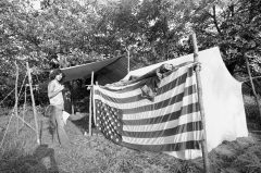 What are the flags Alito is under fire for?