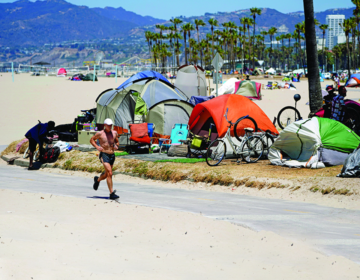 San Francisco homelessness reaches 10 year low, tents down 41%