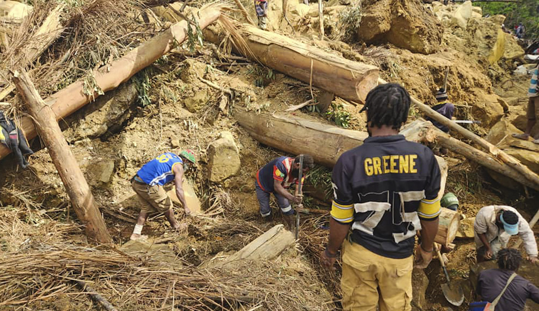 Hundreds dead and missing after Papua New Guinea landslide buries more than 2,000