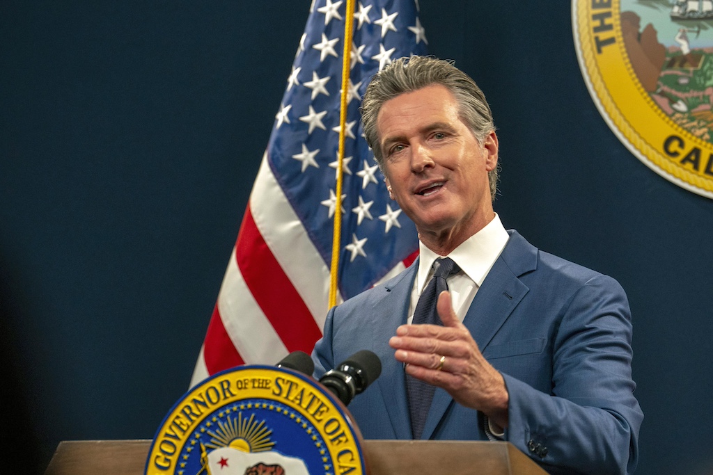 Newsom signs law allowing Arizona abortion doctors to work in California