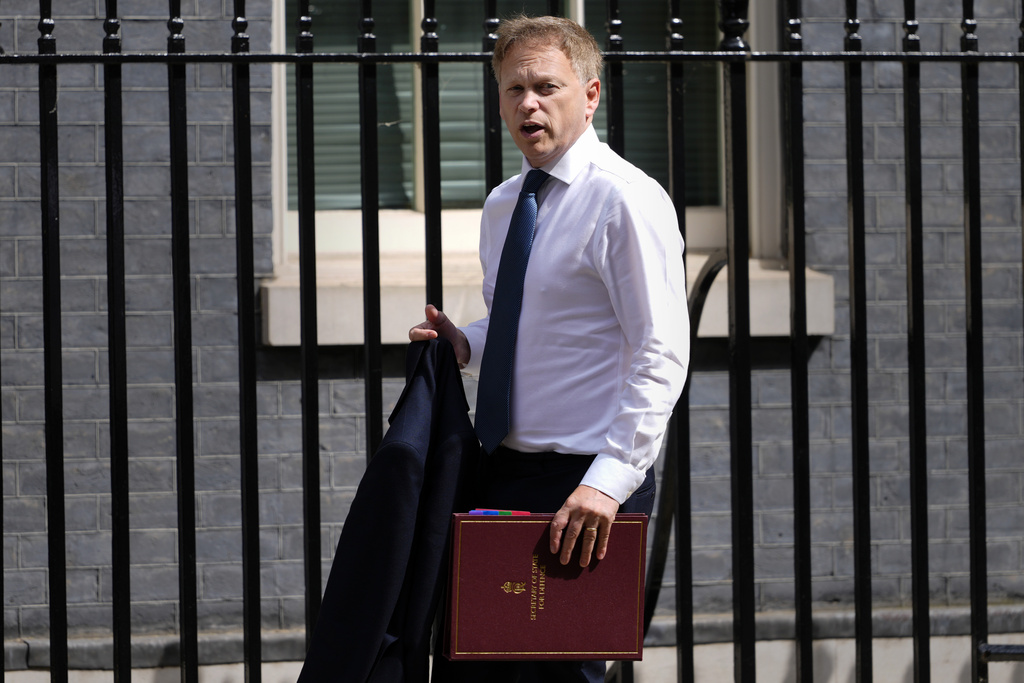 UK says China is arming Russia, contra Blinken