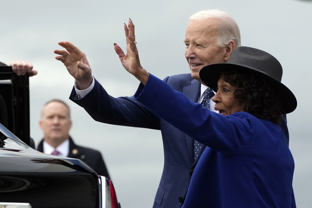 Maxine Waters suggests Trump-supporting ‘domestic terrorists’ are preparing to start civil war