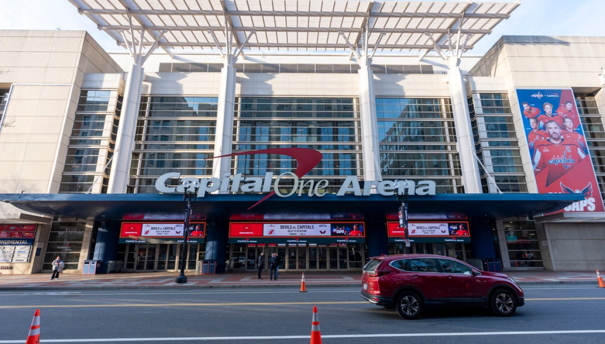 DC pushes plan to spend $515 million to buy and renovate Capital One Arena
