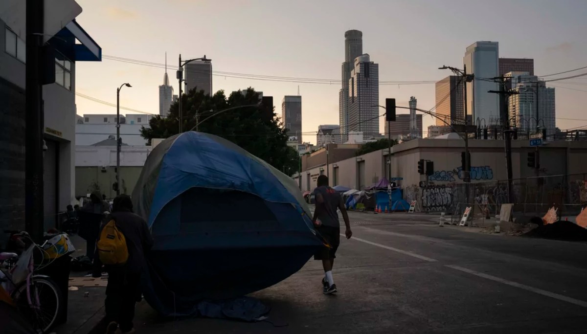 High-rise apartment building in LA sets out to be largest homeless shelter