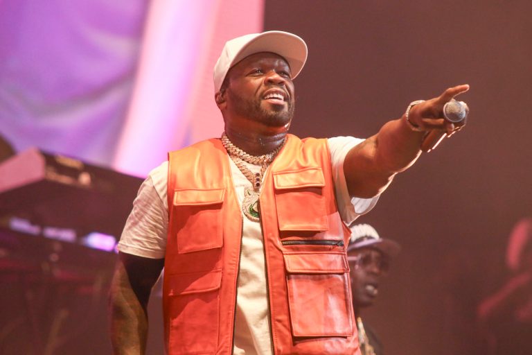 Lawmakers pose with 50 Cent during rapper’s visit to Capitol