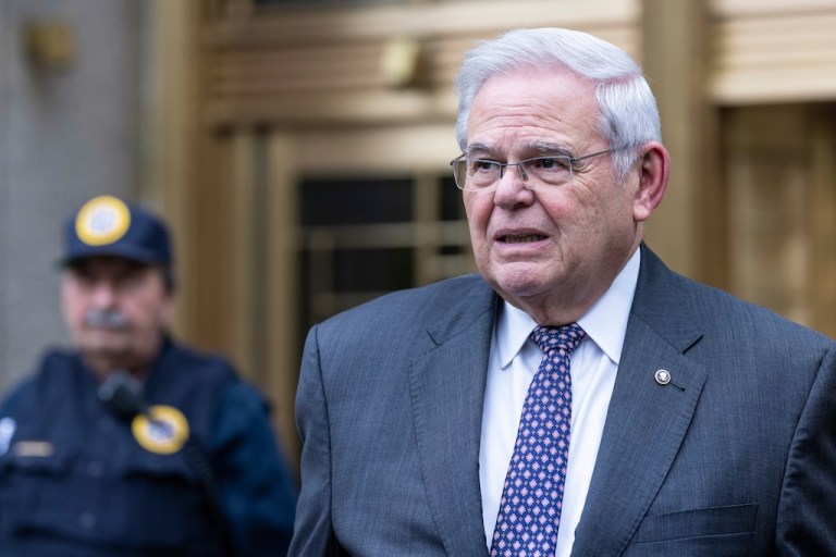 Gold bars and internet searches take center stage at Bob Menendez trial