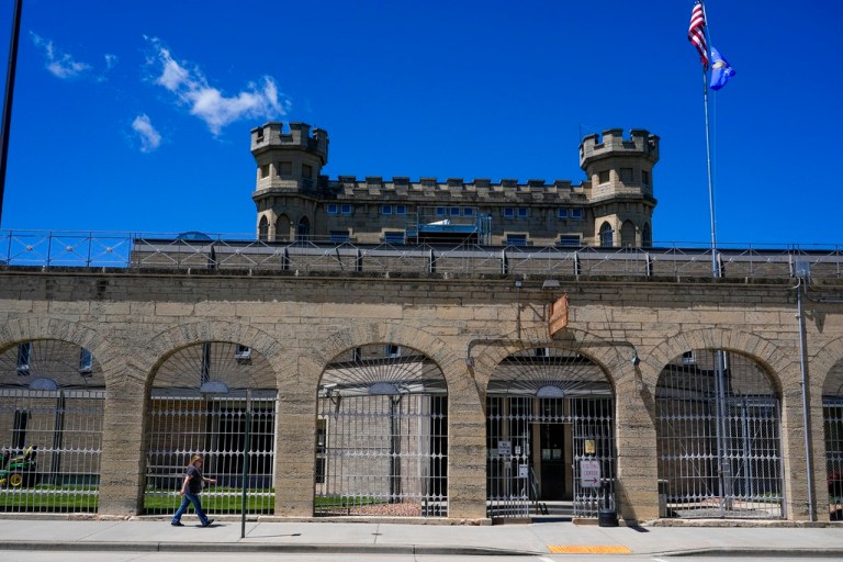 California legislators reject bill closing loophole on violent offenders