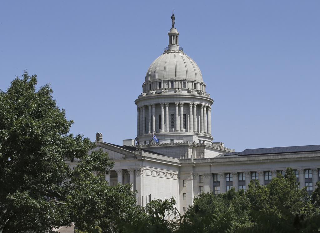 Oklahoma polls close