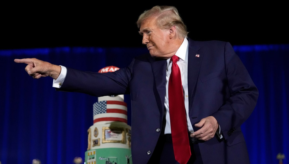 Trump ramps up ground game in two possible swing states