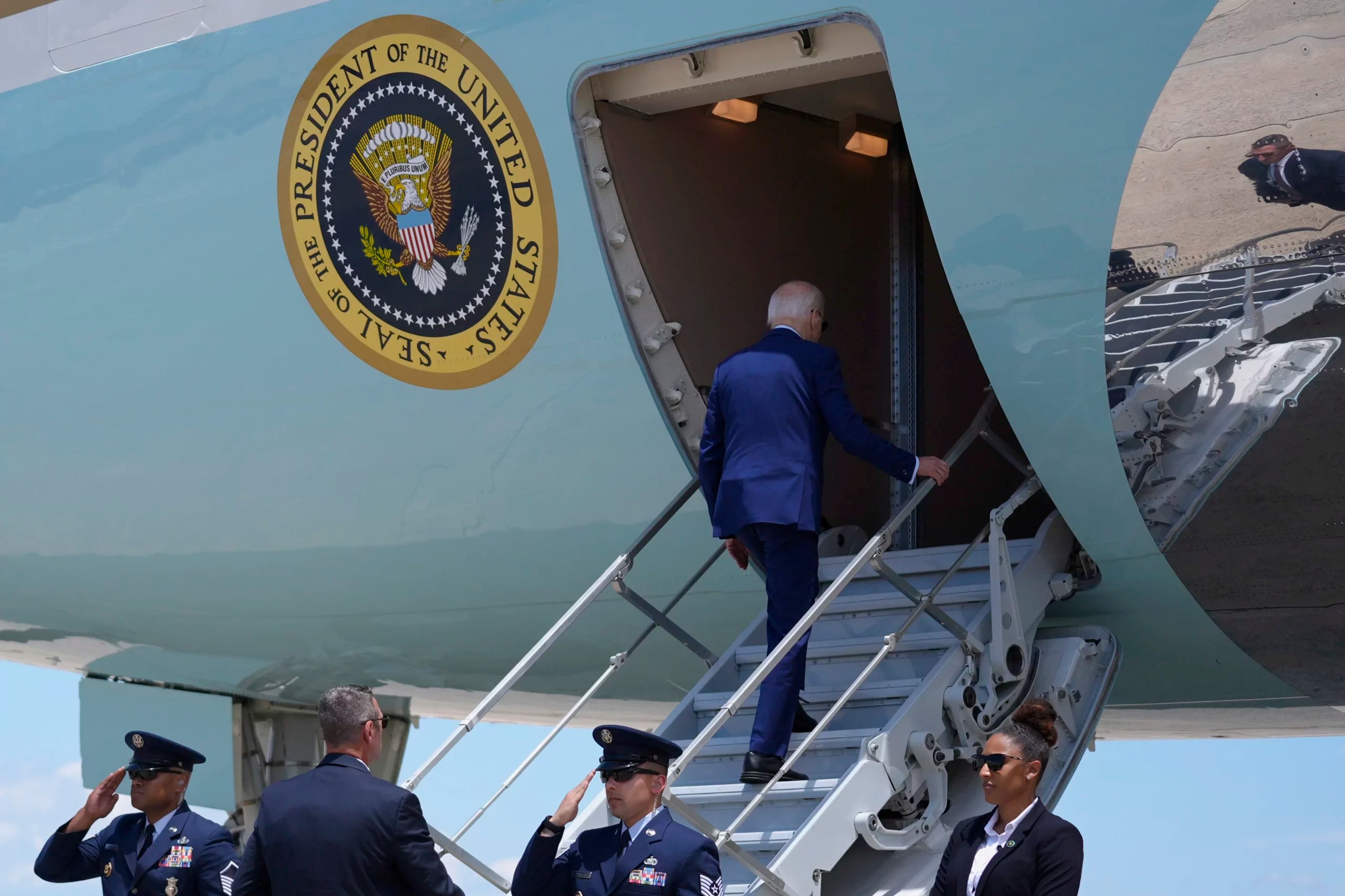 Biden departs Camp David, en route to Georgia