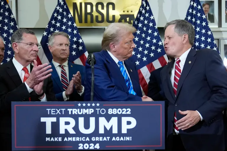 Top GOP senator floats bill to end taxed tips in nod to Trump campaign pledge