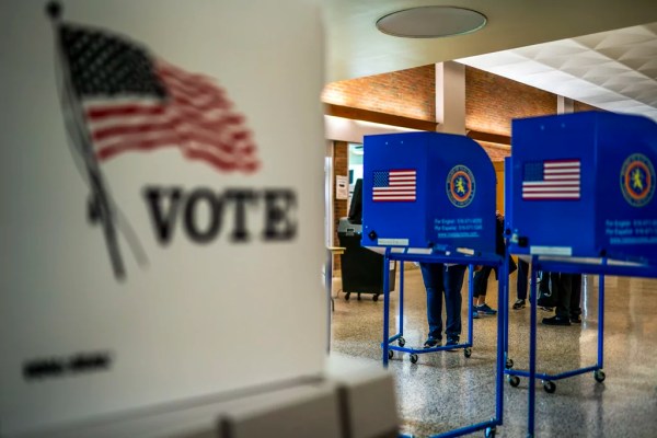 Arizona primary shows signs GOP voters warming to early voting