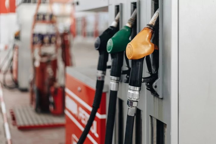 Gas prices: Another day of decreases at pumps as costs keep trending downward