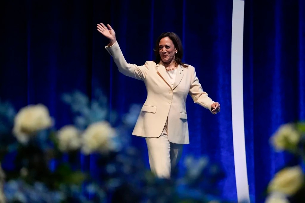 The Debrief with Hugo Gurdon: Democrats focus on Trump’s flaws with sudden installation of Kamala Harris