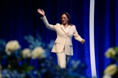 The Debrief with Hugo Gurdon: Democrats focus on Trump’s flaws with sudden installation of Kamala Harris
