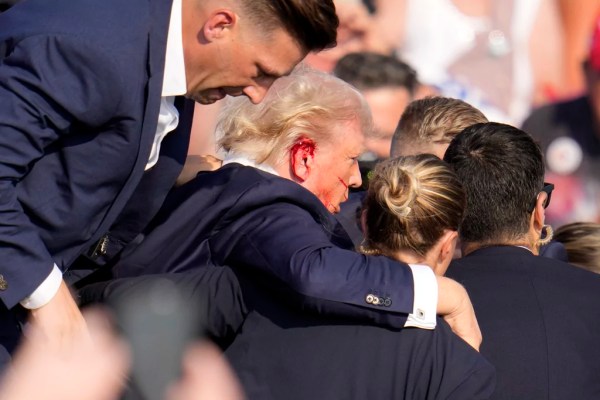 Lawmakers unite behind Trump in wake of rally shooting
