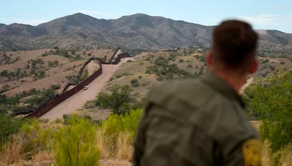Arrests of illegal immigrants at Mexico border at lowest level since Trump