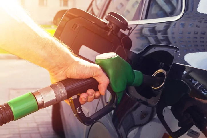 Gas prices: Drop in fuel costs to begin June