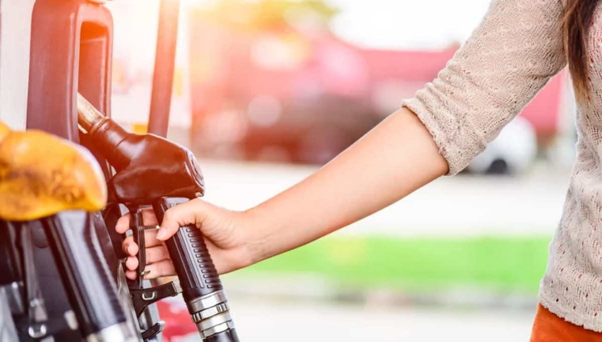“American wallets hit hard: Gas prices surge by 20 cents in just one week”