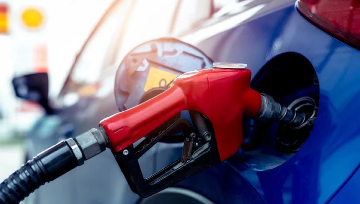 Gas prices: Forty cents per gallon cheaper than a month ago