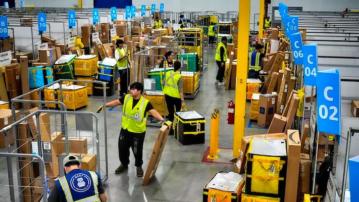 Second-quarter GDP grew at 2.8% rate, much more than expected, as election approaches