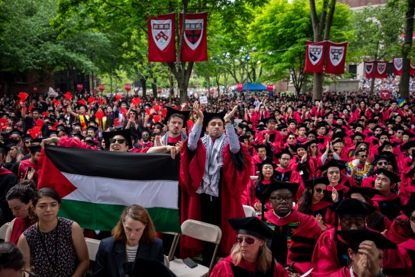 Harvard flip-flops, allowing 11 pro-Palestinian protesters to receive diplomas