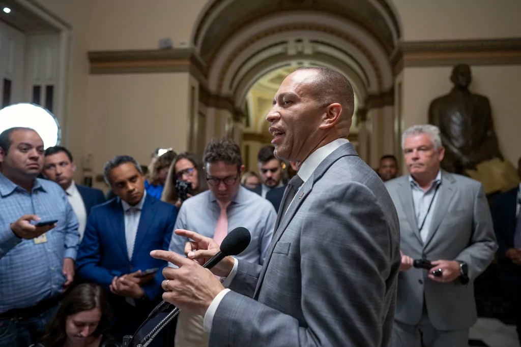 Kamala Harris scores endorsements from Schumer and Jeffries