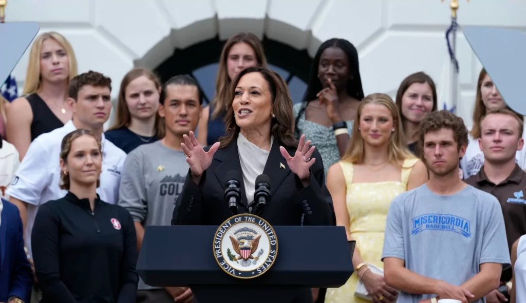 Delegates from North Carolina unanimously with Kamala Harris thumbnail