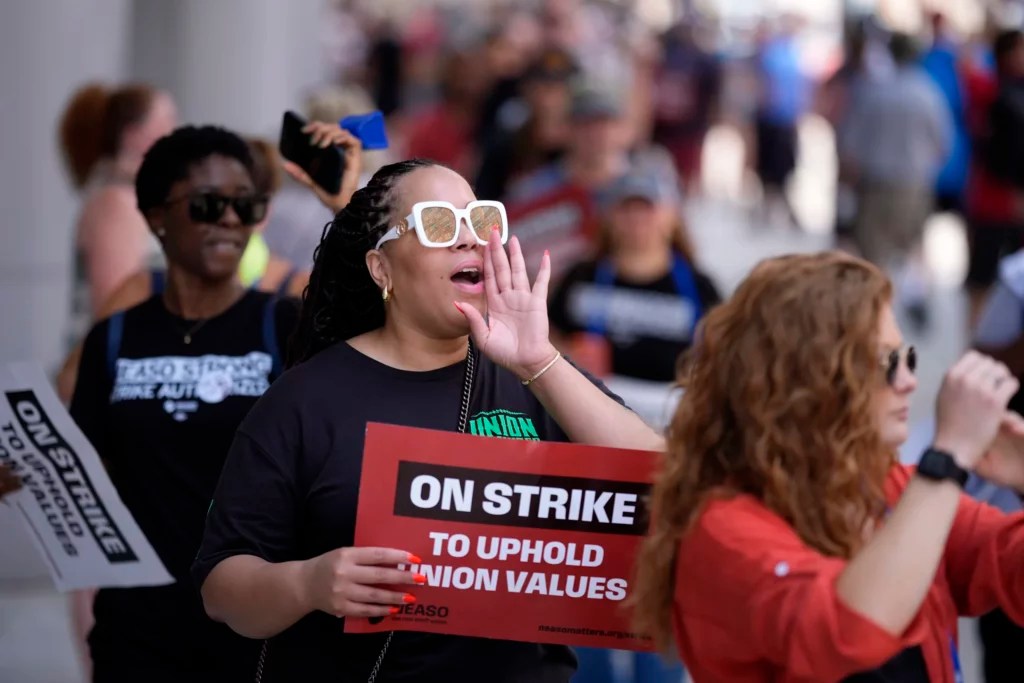 Nation’s largest teachers union locks out staff amid strike that disrupted Biden speech thumbnail