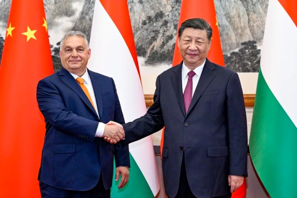 Xi calls for Ukraine ceasefire during meeting with Orban