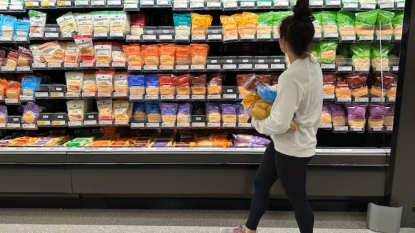 Inflation dropped slightly to 2.5% in June in Fed’s preferred gauge