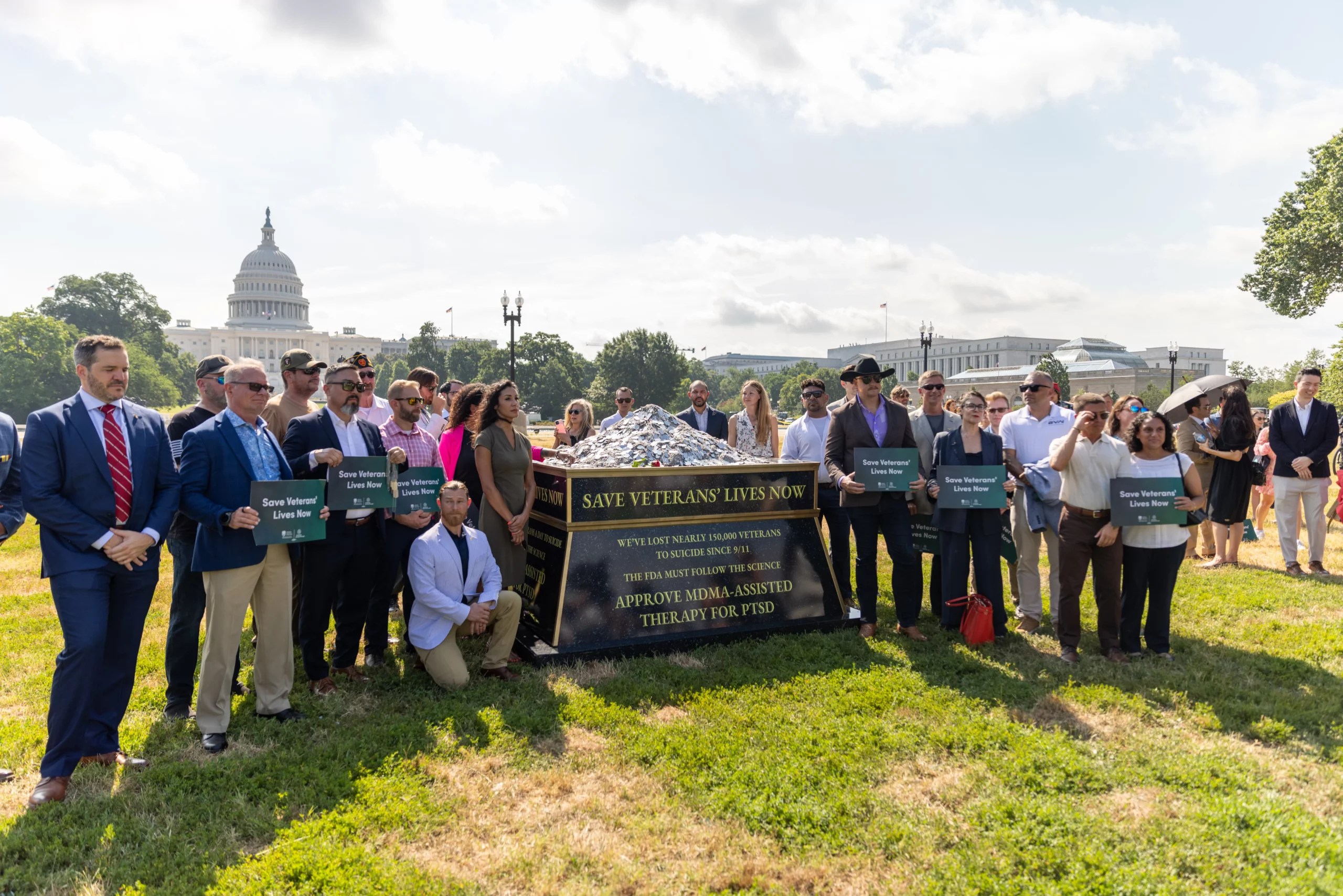 Veterans, Republicans, and Democrats call on FDA to approve MDMA to treat PTSD