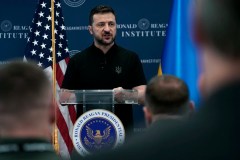 Zelensky reaches out to Republicans amid Biden’s political troubles