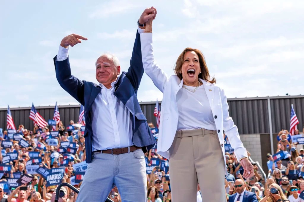 WATCH LIVE: Kamala Harris and Tim Walz hold rally in Arizona thumbnail