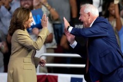 WATCH LIVE: Harris holds rally in Las Vegas with Tim Walz