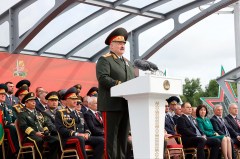 Why are US military officers fêting Belarus