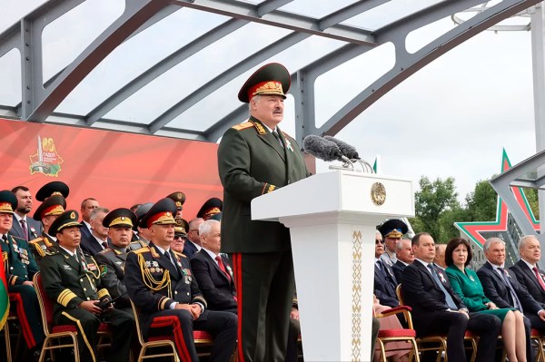 Why are US military officers fêting Belarus