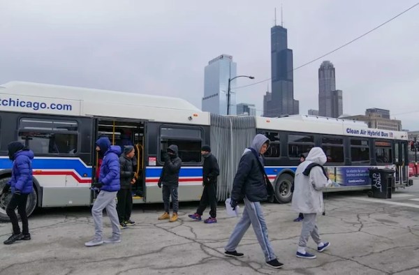 Texas is planning to bus migrants directly to ICE: Report