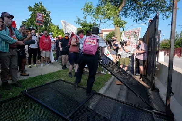 Trump campaign slams Democrats walling off convention but not border: ‘Hypocrites!’