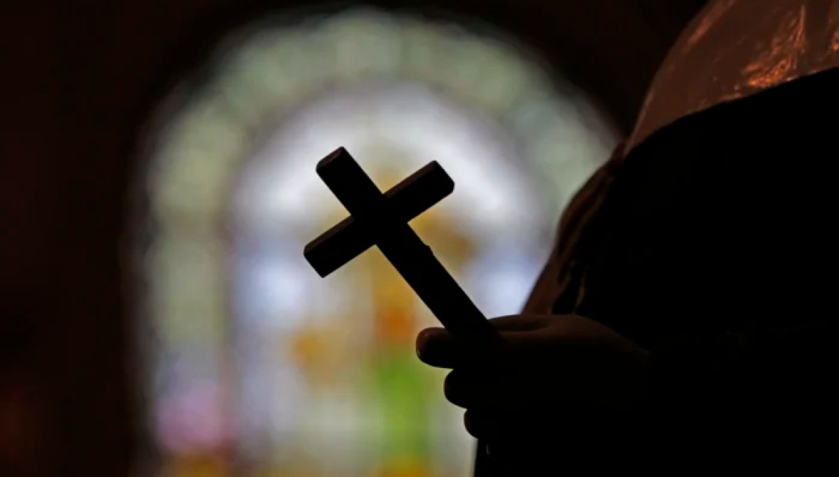 Attendance plunges at Los Angeles Catholic churches as parishioners stay home to avoid ICE