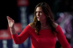Sarah Huckabee Sanders says Cheney is no conservative for endorsing ‘radical’ Harris