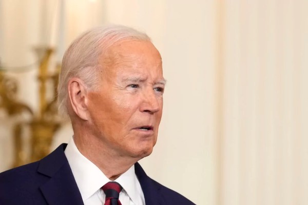 Biden dithers, weakly, on Ukraine long-range weapons approval