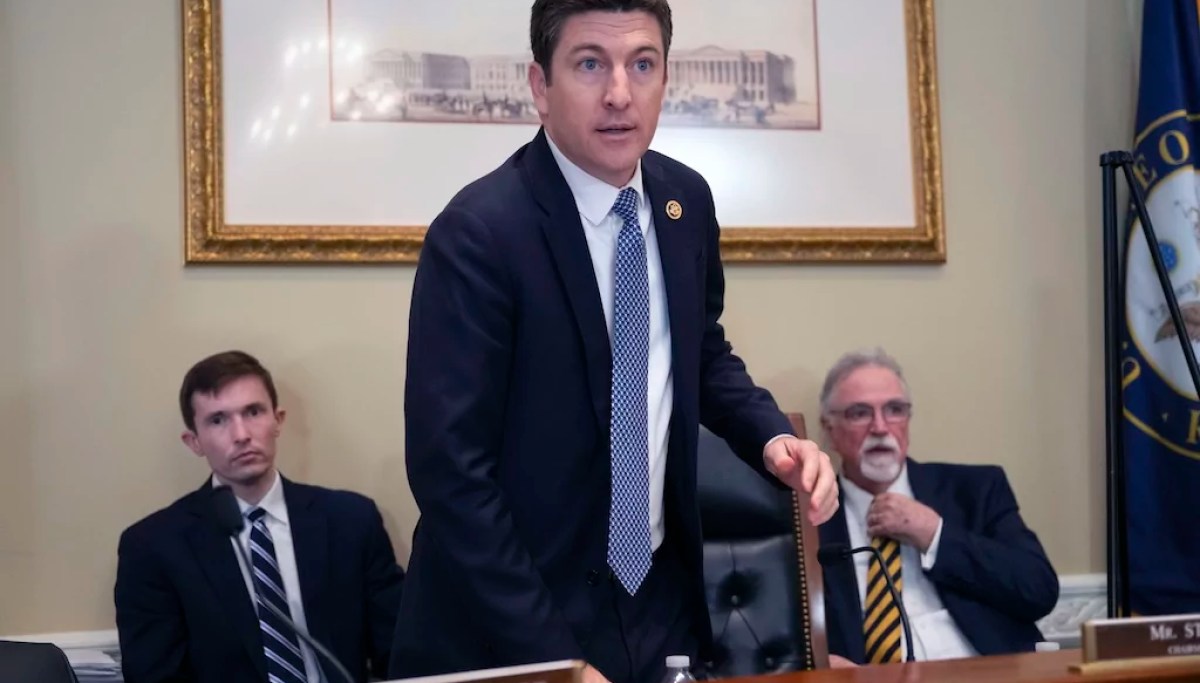 Congressional stock trading ban legislation passes out of House panel