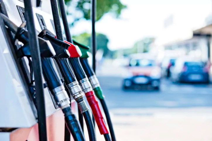 Gas prices: Decrease at the pumps heading into the weekend after the election