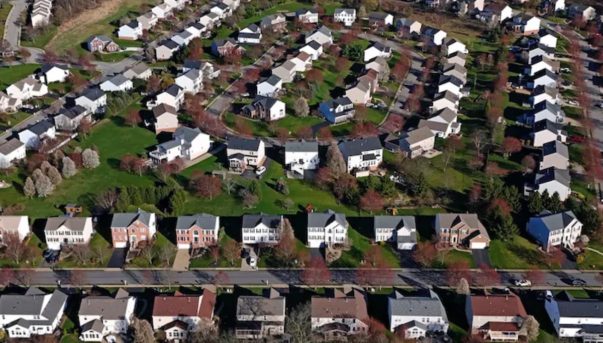 “American Values at Stake: Big Investors Buying Up Homes Amid Housing Policy Fight”
