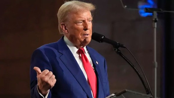 Trump calls for eliminating 10 regulations for every new one