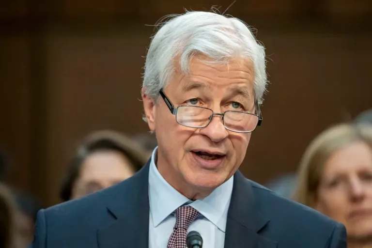 Jamie Dimon profits from trashing Trump’s economy